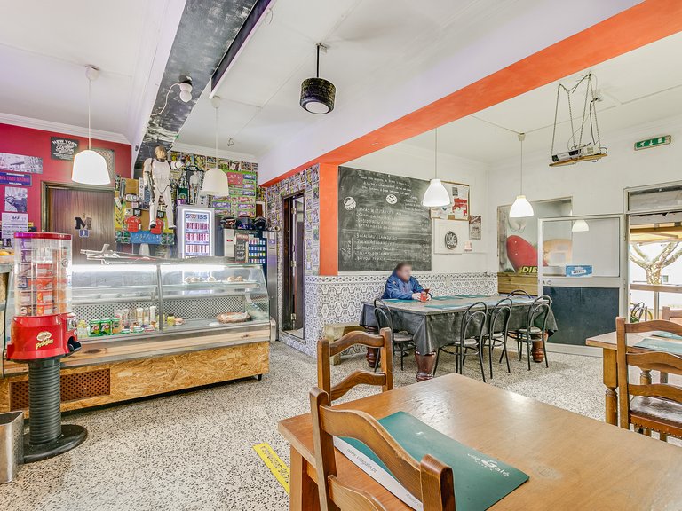 Commercial for Sale in Cascais E Estoril, Lisbon 1