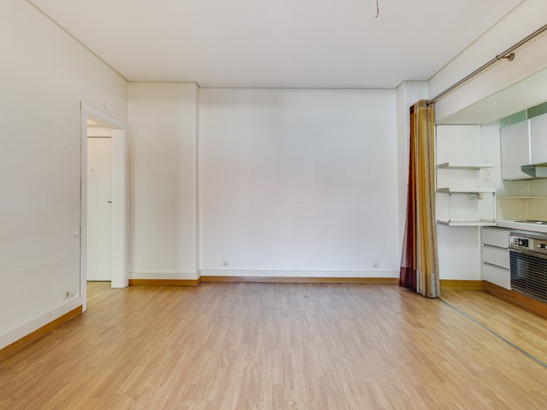 Apartment for Sale in São Domingos De Benfica, Lisbon 7