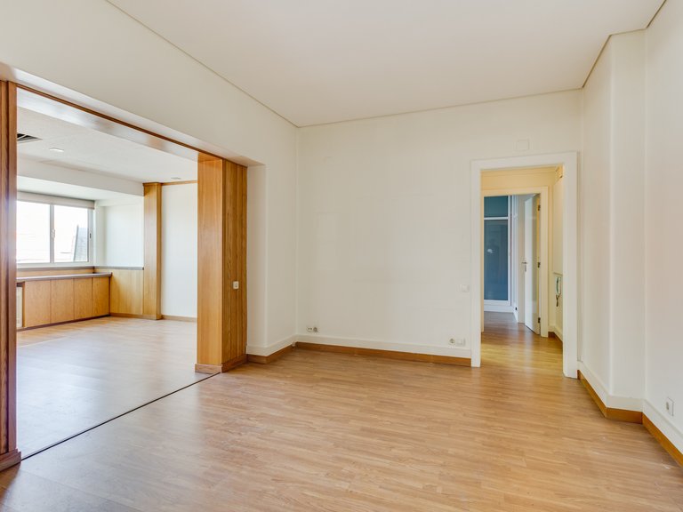 Apartment for Sale in São Domingos De Benfica, Lisbon 9
