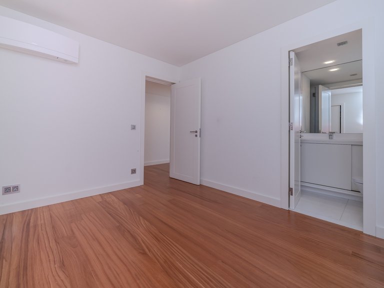Apartment for Sale in Lordelo do Ouro e Massarelos, Porto, Porto 19