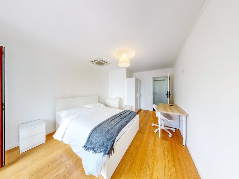 Apartment for Sale in Avenidas Novas, Lisboa, Lisbon 13