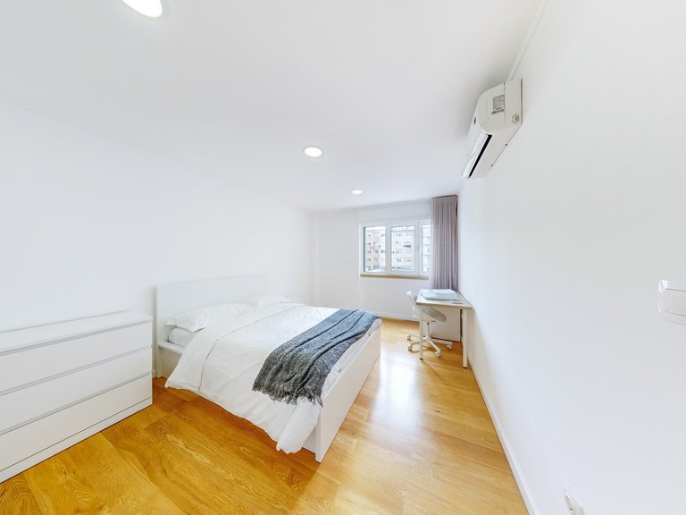 Apartment for Sale in Avenidas Novas, Lisboa, Lisbon 23