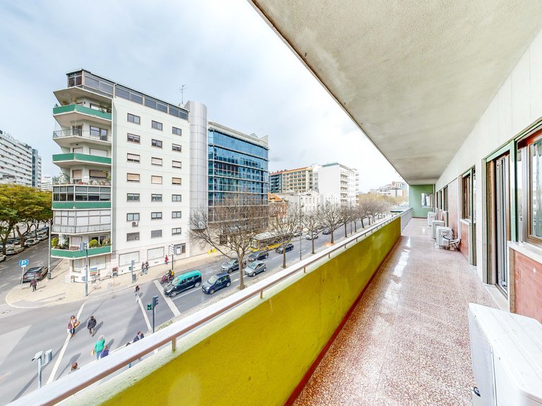 Apartment for Sale in Avenidas Novas, Lisboa, Lisbon 32