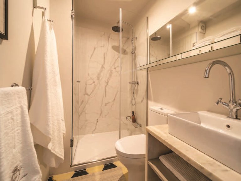 Commercial for Sale in Bonfim, Porto, Porto 32
