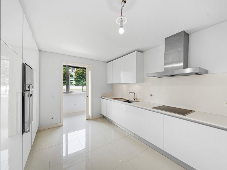 Apartment for Sale in Matosinhos e Leça da Palmeira, Matosinhos, Porto 1