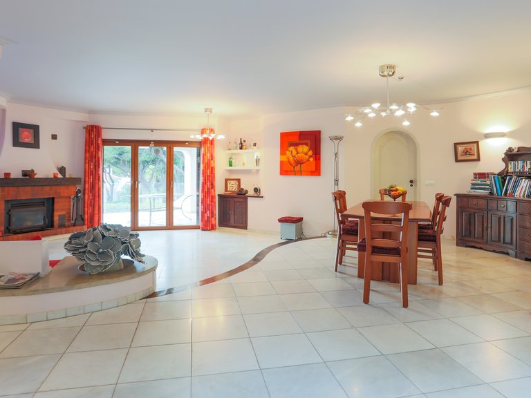 Villa for Sale in Quarteira, Loulé, Algarve 3