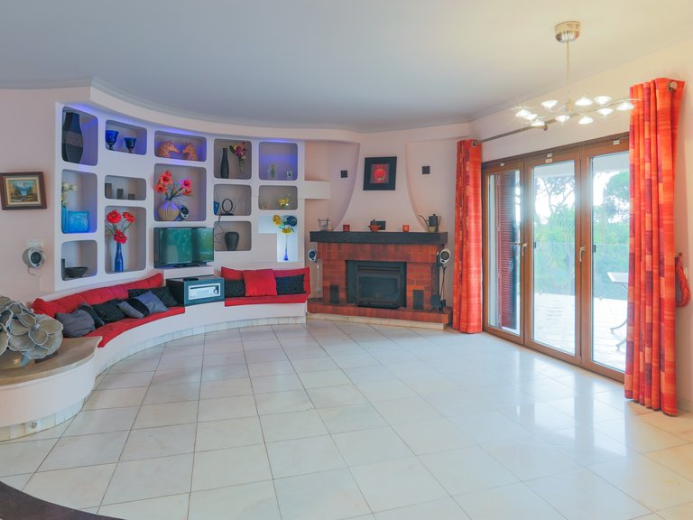 Villa for Sale in Quarteira, Loulé, Algarve 4