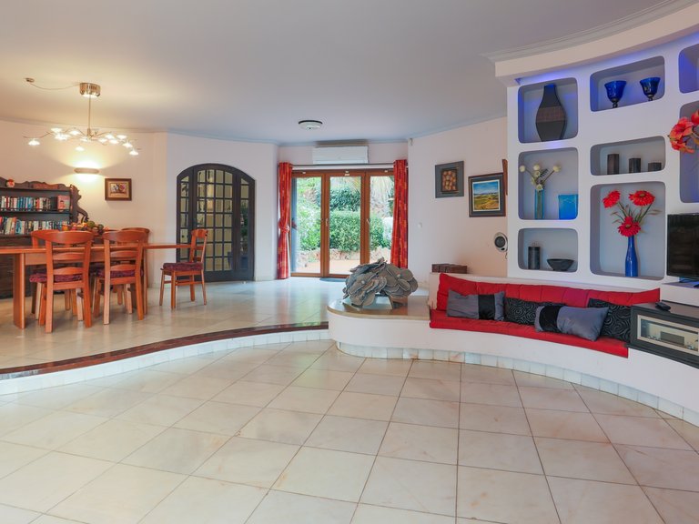 Villa for Sale in Quarteira, Loulé, Algarve 6