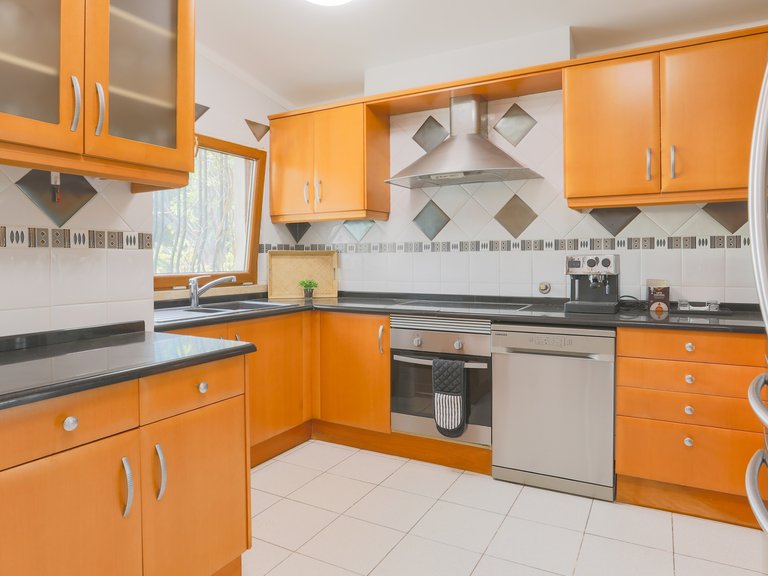 Villa for Sale in Quarteira, Loulé, Algarve 13