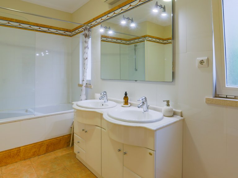 Villa for Sale in Quarteira, Loulé, Algarve 20
