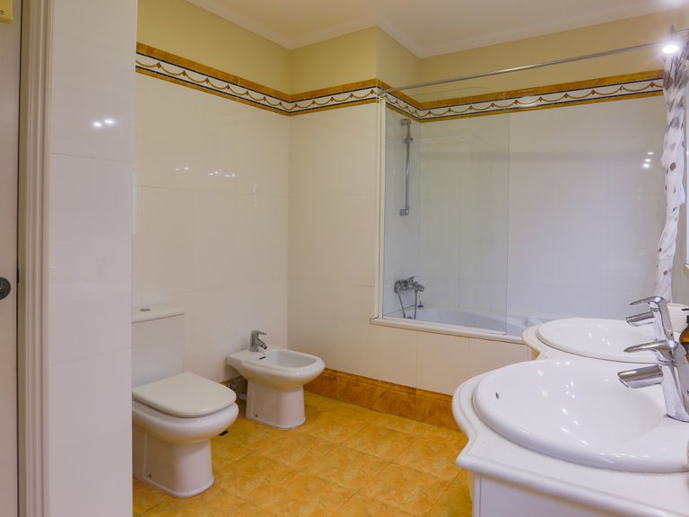 Villa for Sale in Quarteira, Loulé, Algarve 21