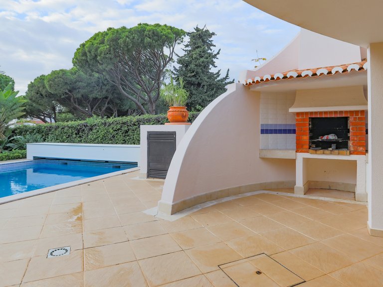 Villa for Sale in Quarteira, Loulé, Algarve 36