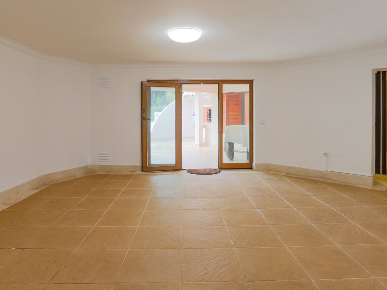 Villa for Sale in Quarteira, Loulé, Algarve 37