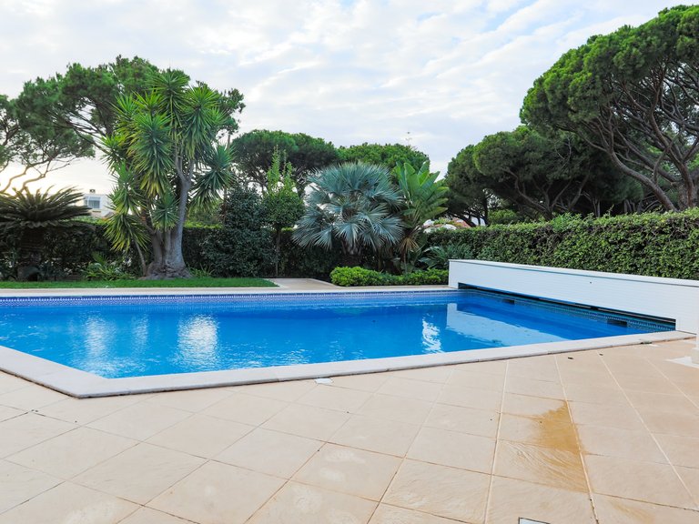 Villa for Sale in Quarteira, Loulé, Algarve 41