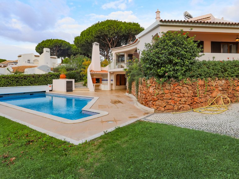 Villa for Sale in Quarteira, Loulé, Algarve 42