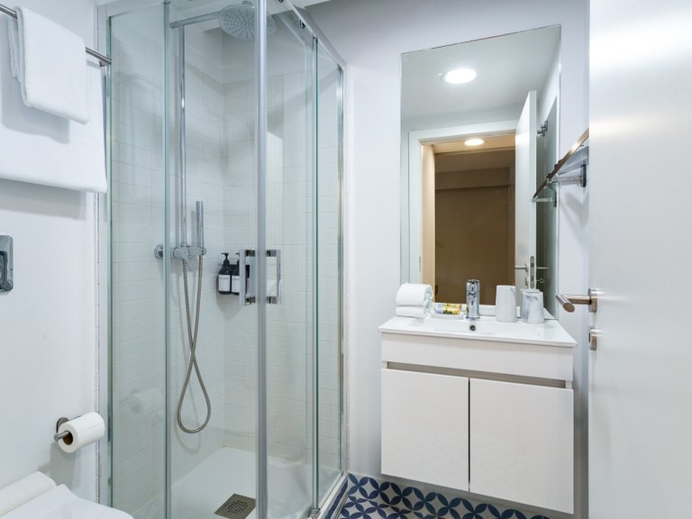 Apartment for Sale in Santo António, Lisboa, Lisbon, Portugal 12