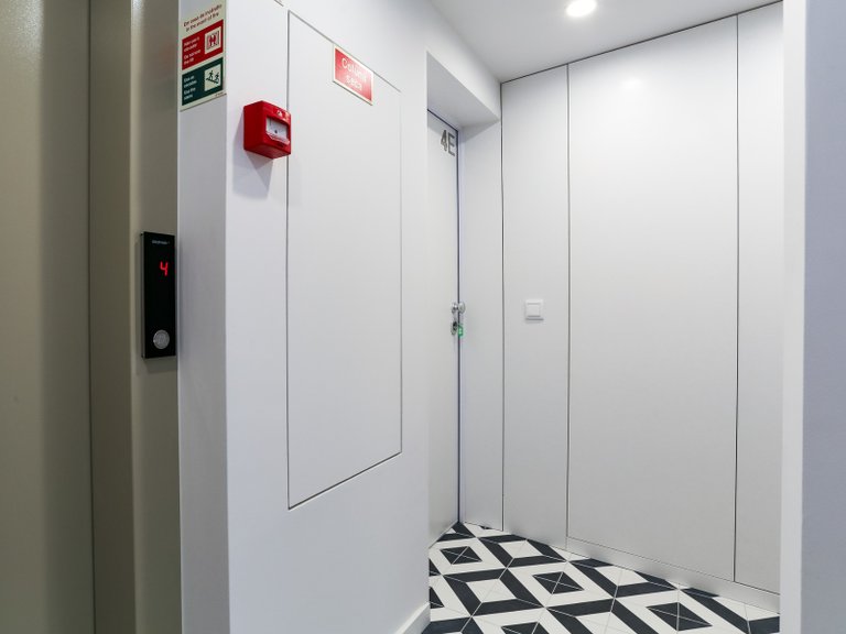 Apartment for Sale in Santo António, Lisboa, Lisbon, Portugal 19
