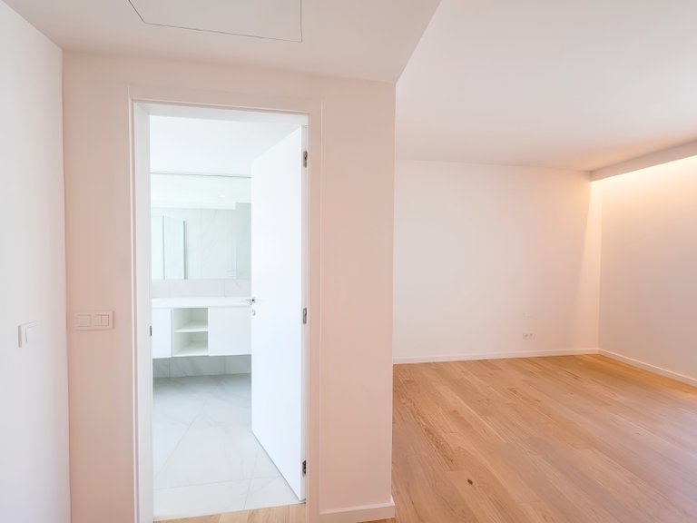 Apartment for Sale in Avenidas Novas, Lisboa, Lisbon, Portugal 43