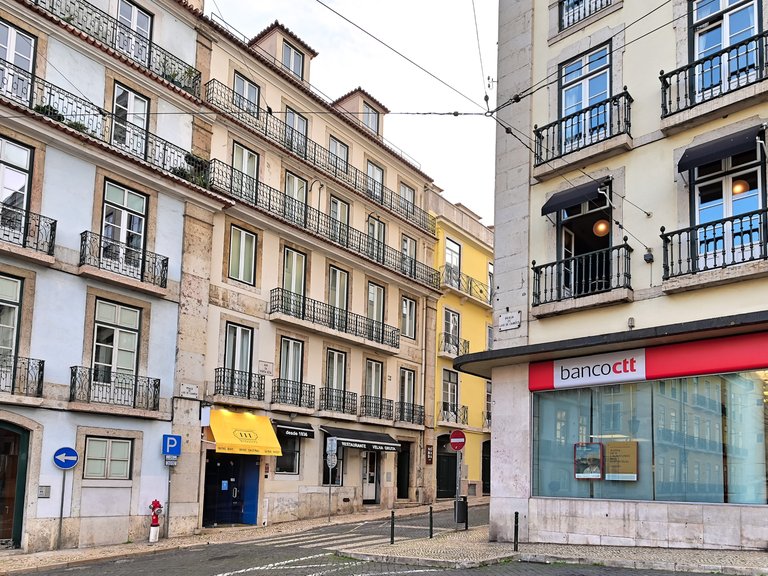 Apartment for Sale in Misericórdia, Lisboa, Lisbon, Portugal 21