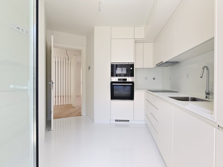 Apartment for Sale in Areeiro, Lisboa, Lisbon, Portugal 2