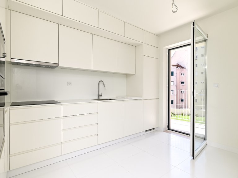 Apartment for Sale in Areeiro, Lisboa, Lisbon, Portugal 3