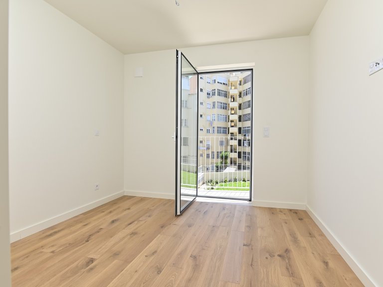 Apartment for Sale in Areeiro, Lisboa, Lisbon, Portugal 11