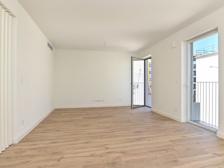 Apartment for Sale in Areeiro, Lisboa, Lisbon, Portugal 2