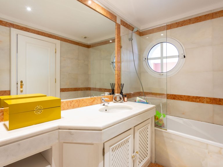 Apartment for Sale in Estrela, Lisboa, Lisbon, Portugal 12