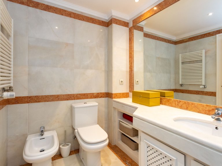 Apartment for Sale in Estrela, Lisboa, Lisbon, Portugal 13