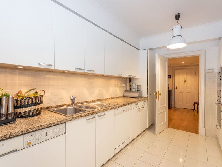 Apartment for Sale in Estrela, Lisboa, Lisbon, Portugal 15