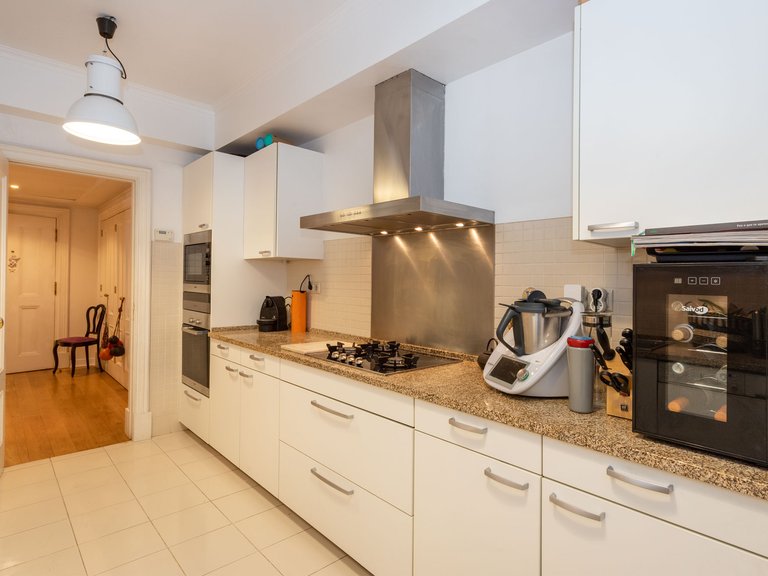 Apartment for Sale in Estrela, Lisboa, Lisbon, Portugal 17