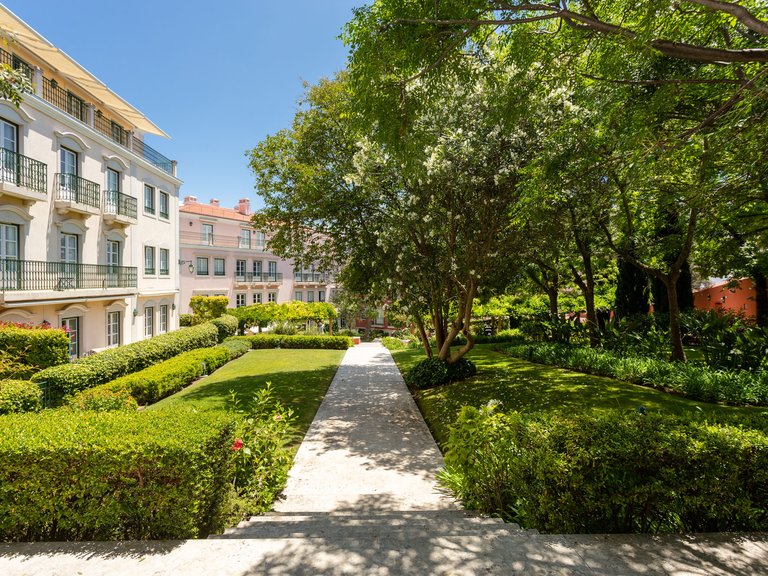 Apartment for Sale in Estrela, Lisboa, Lisbon, Portugal 27