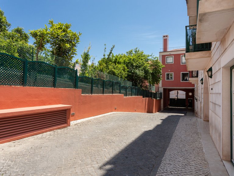 Apartment for Sale in Estrela, Lisboa, Lisbon, Portugal 32