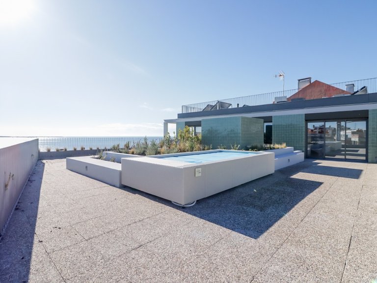 Apartment for Sale in Algés, Linda-a-Velha e Cruz Quebrada-Dafundo, Oeiras, Lisbon, Portugal 2