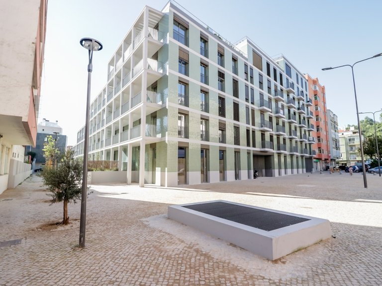 Apartment for Sale in Algés, Linda-a-Velha e Cruz Quebrada-Dafundo, Oeiras, Lisbon, Portugal 51