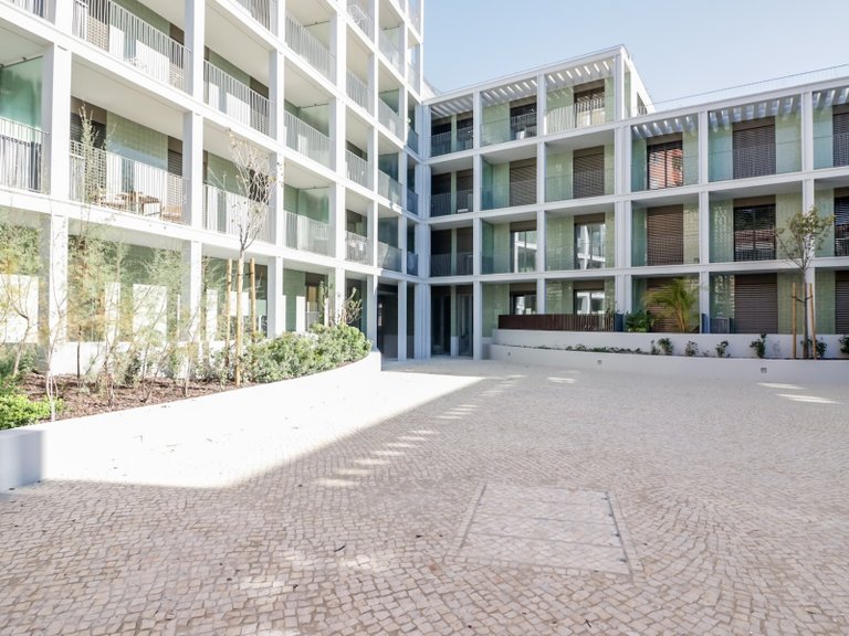 Apartment for Sale in Algés, Linda-a-Velha e Cruz Quebrada-Dafundo, Oeiras, Lisbon, Portugal 52