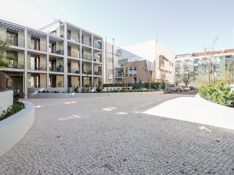 Apartment for Sale in Algés, Linda-a-Velha e Cruz Quebrada-Dafundo, Oeiras, Lisbon, Portugal 55