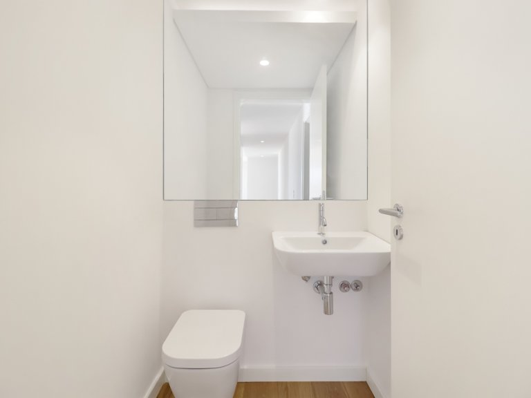 Apartment for Sale in Algés, Linda-a-Velha e Cruz Quebrada-Dafundo, Oeiras, Lisbon, Portugal 22