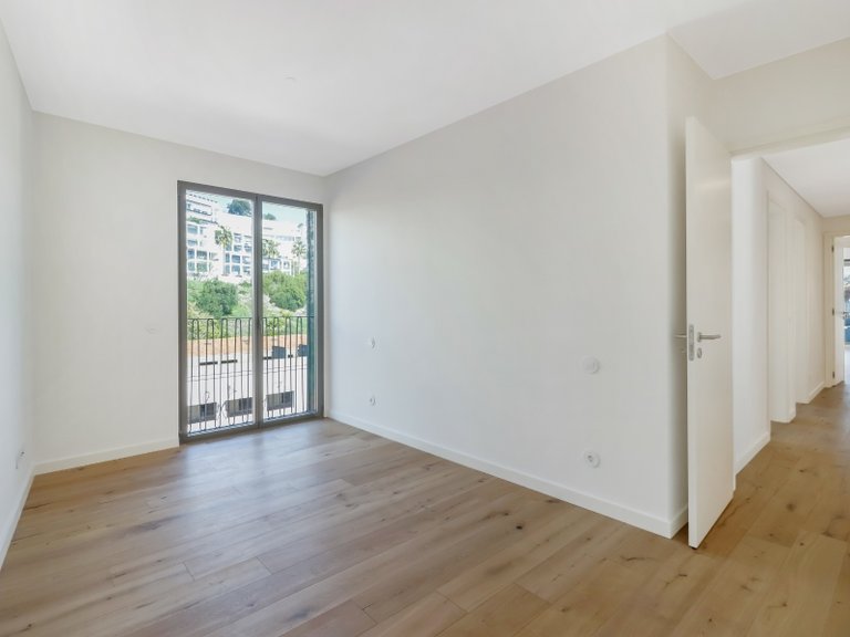 Apartment for Sale in Algés, Linda-a-Velha e Cruz Quebrada-Dafundo, Oeiras, Lisbon, Portugal 32