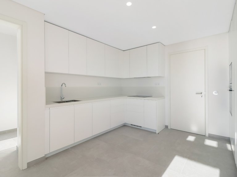 Apartment for Sale in Algés, Linda-a-Velha e Cruz Quebrada-Dafundo, Oeiras, Lisbon, Portugal 17