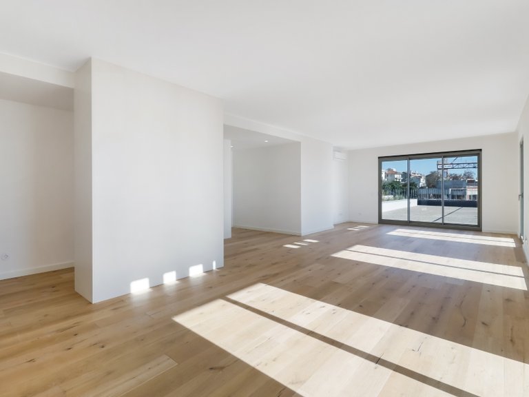 Apartment for Sale in Algés, Linda-a-Velha e Cruz Quebrada-Dafundo, Oeiras, Lisbon, Portugal 8