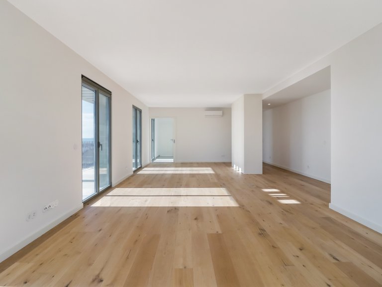 Apartment for Sale in Algés, Linda-a-Velha e Cruz Quebrada-Dafundo, Oeiras, Lisbon, Portugal 11
