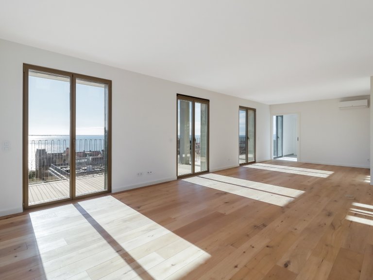 Apartment for Sale in Algés, Linda-a-Velha e Cruz Quebrada-Dafundo, Oeiras, Lisbon, Portugal 10