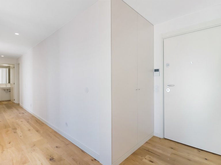 Apartment for Sale in Algés, Linda-a-Velha e Cruz Quebrada-Dafundo, Oeiras, Lisbon, Portugal 21