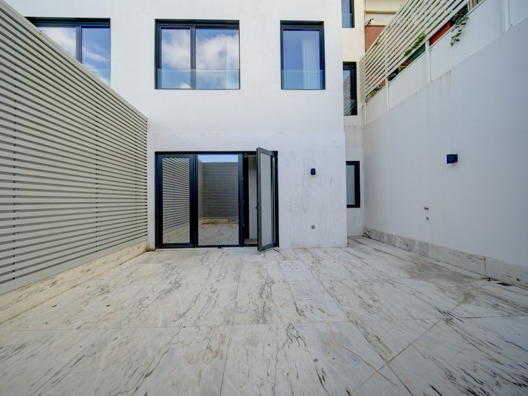 Apartment for Sale in Avenidas Novas, Lisboa, Lisbon, Portugal 2