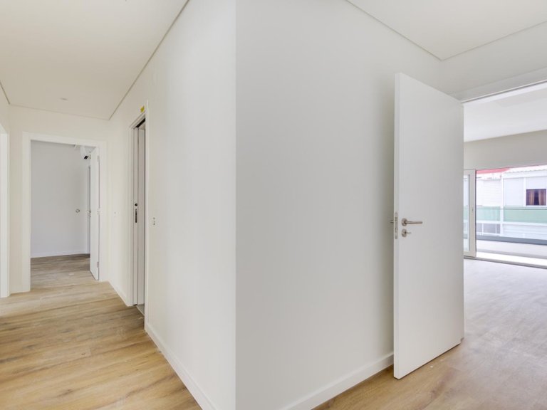 Apartment for Sale in Almada, Cova da Piedade, Pragal e Cacilhas, Almada, Setúbal, Portugal 11