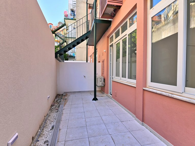 Apartment for Sale in Arroios, Lisboa, Lisbon, Portugal 2