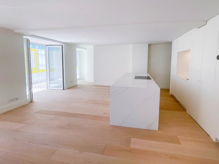 Apartment for Sale in Santo António, Lisboa, Lisbon, Portugal 1
