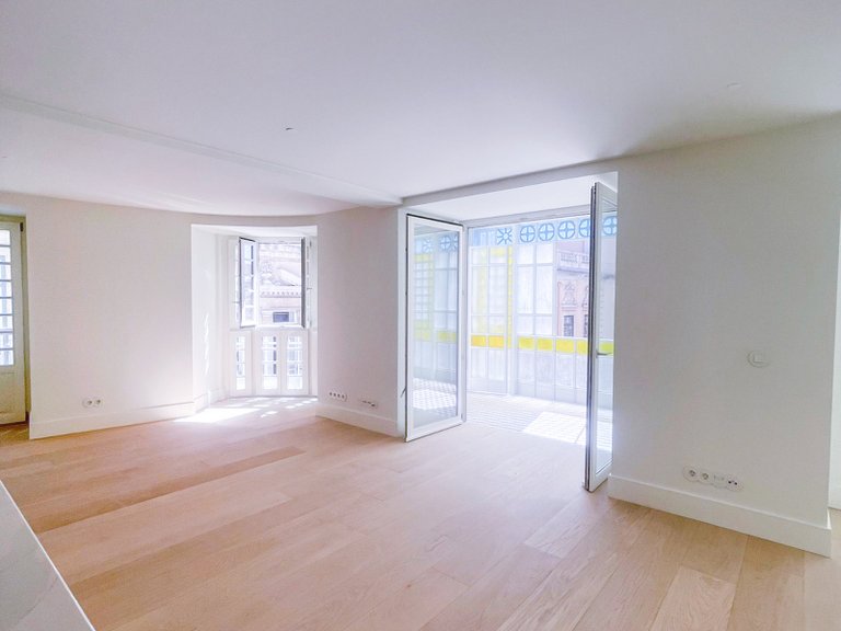 Apartment for Sale in Santo António, Lisboa, Lisbon, Portugal 2