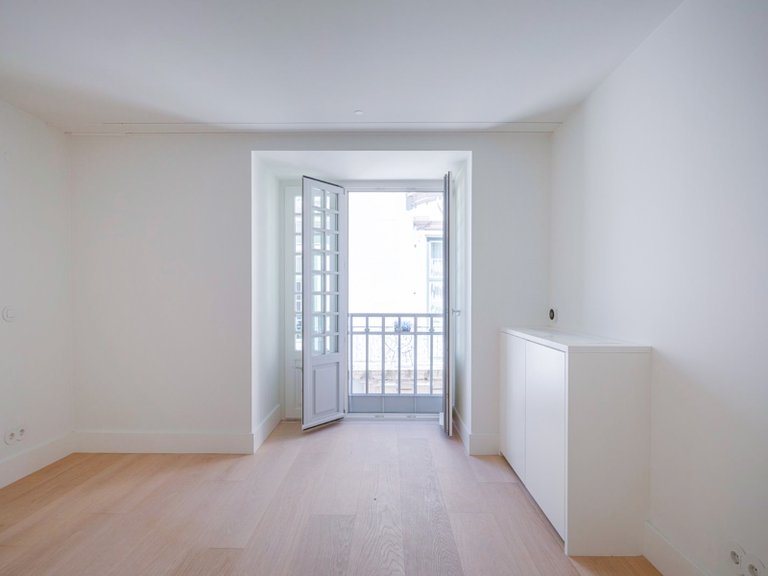 Apartment for Sale in Santo António, Lisboa, Lisbon, Portugal 7